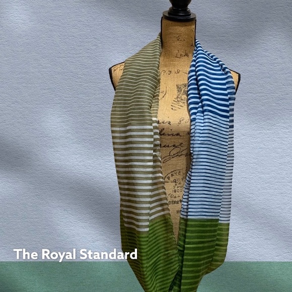 Loop Scarf - Picture 3 of 4